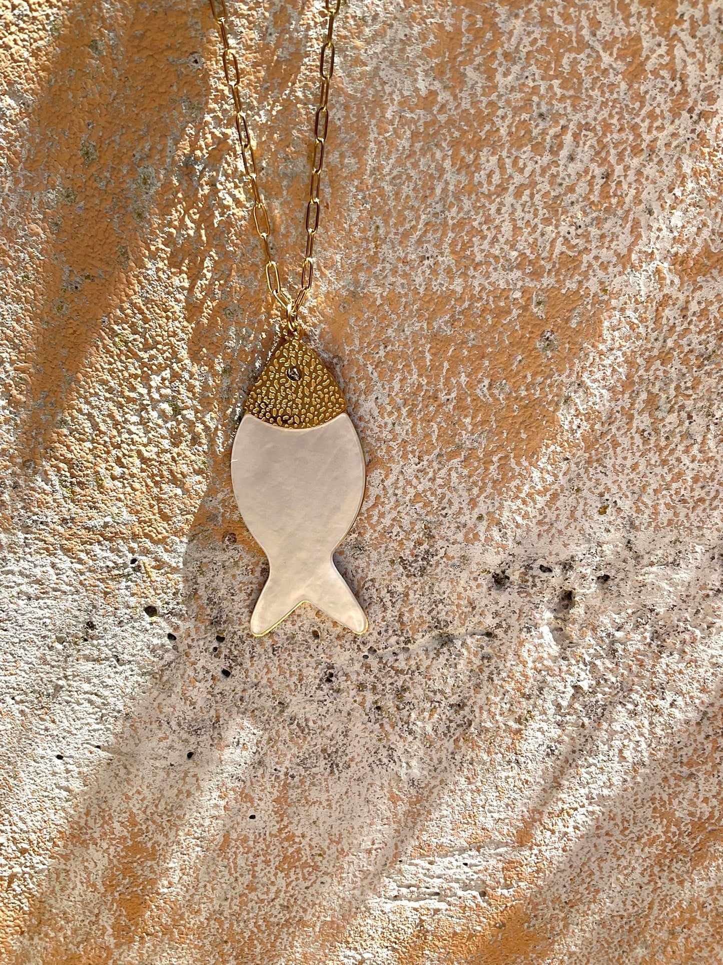 COLLIER POISSON NACRÉ
