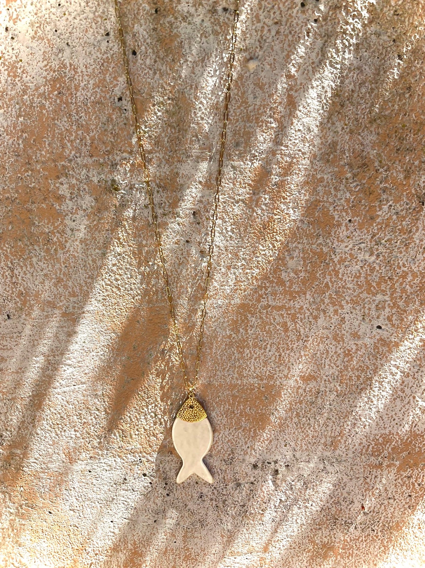 COLLIER POISSON NACRÉ