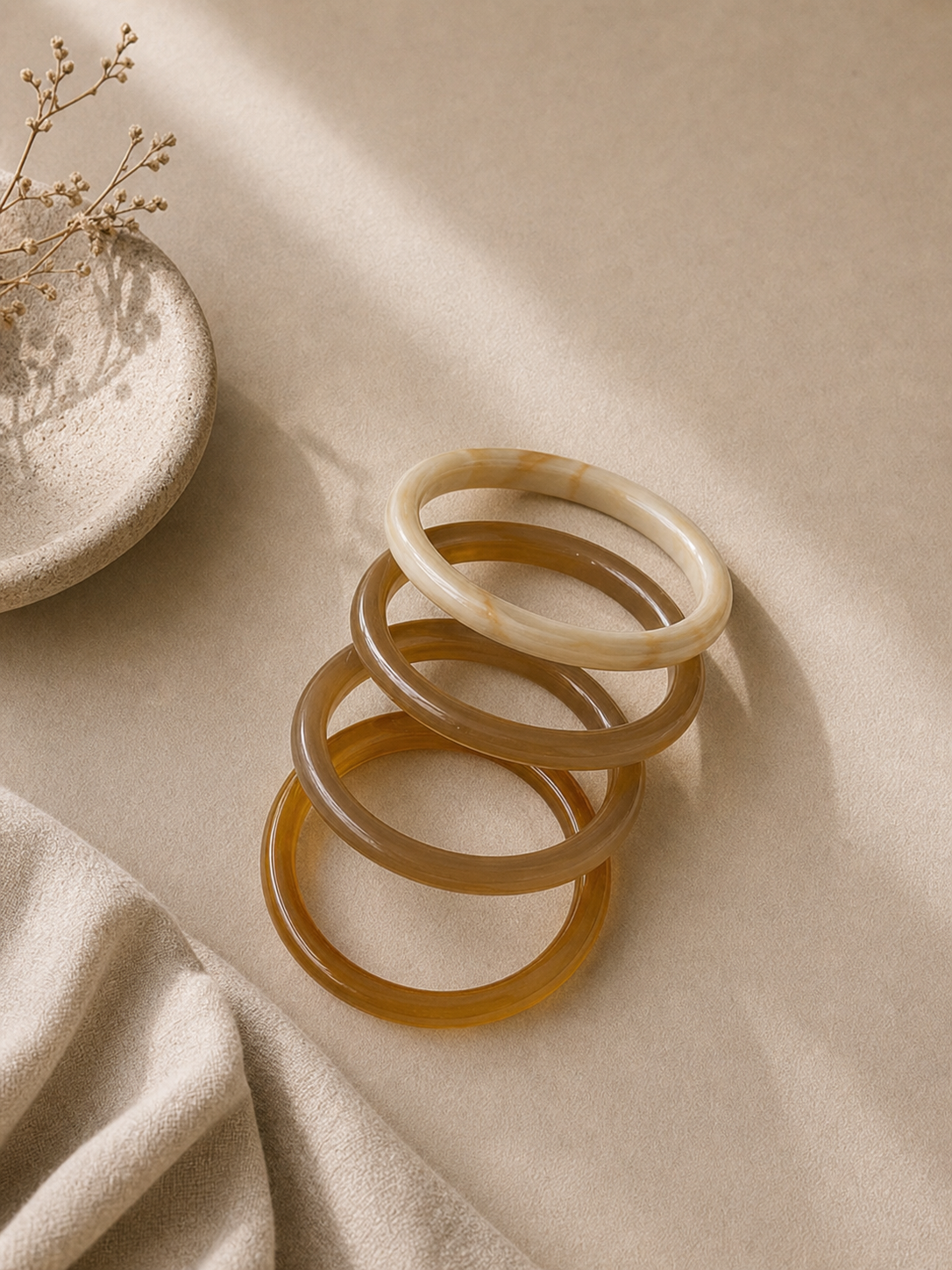 LOT DE 4 BRACELETS RIGIDES EN RÉSINE