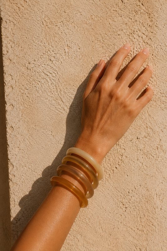 LOT DE 4 BRACELETS RIGIDES EN RÉSINE